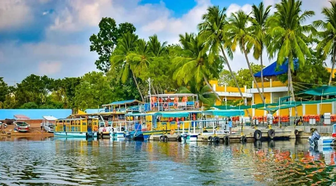 Coast Guard Division Notification, Ban on plying of tourist boats in Puducherry, புதுச்சேரியில் சுற்றுலாப் படகுகளை இயக்கத் தடை, கடலோரக் காவல் பிரிவு அறிவிப்பு, Coast Guard Division Notification, Ban on plying of tourist boats in Puducherry