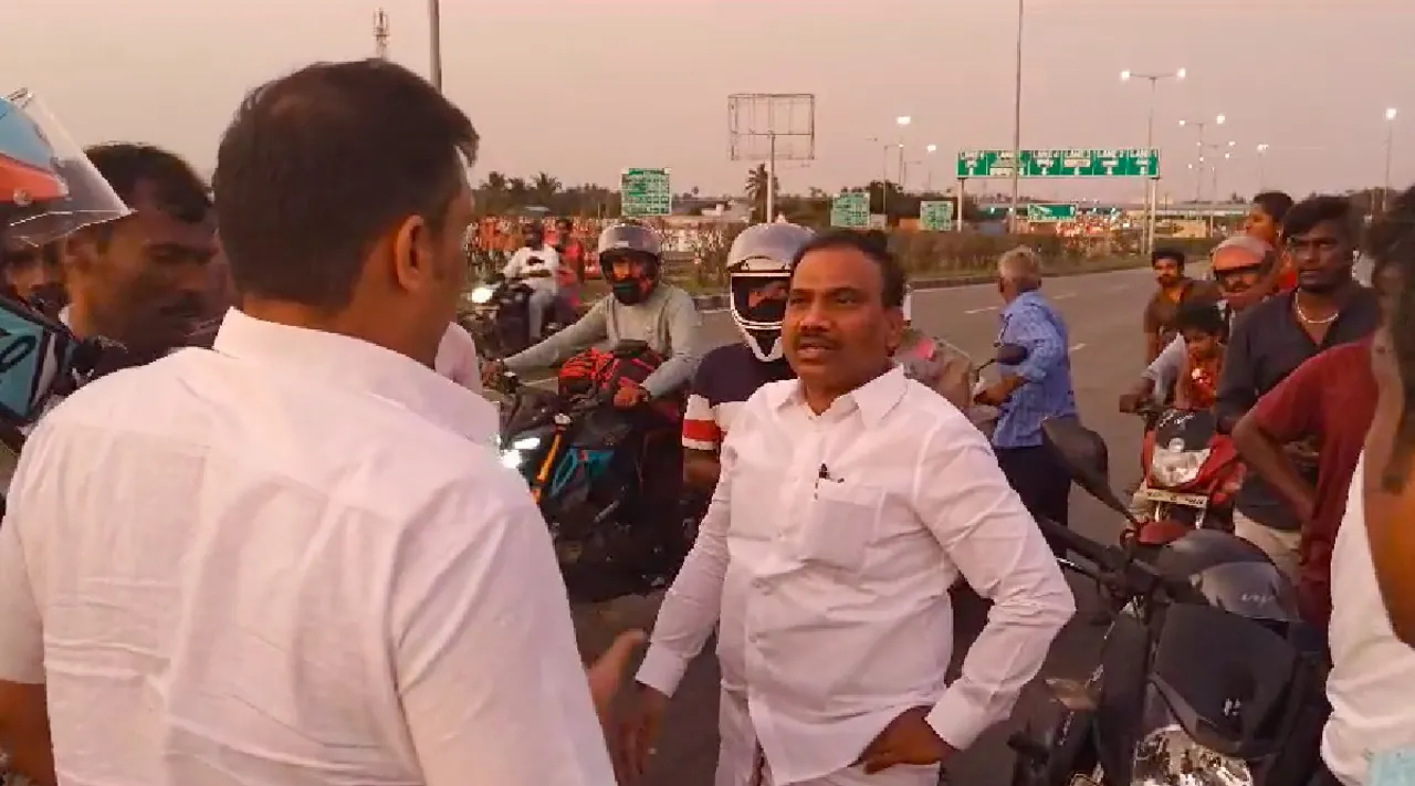 Coimbatore: DMK MP A RAJA helps injured youth road accident near Avinashi - video Tamil News