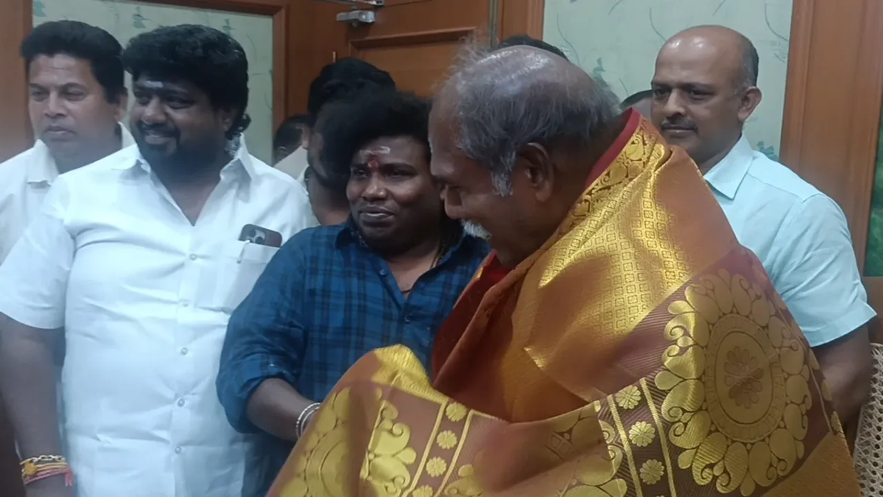 Actor Yogi Babu meets Puducherry Chief Minister Ranga Samy