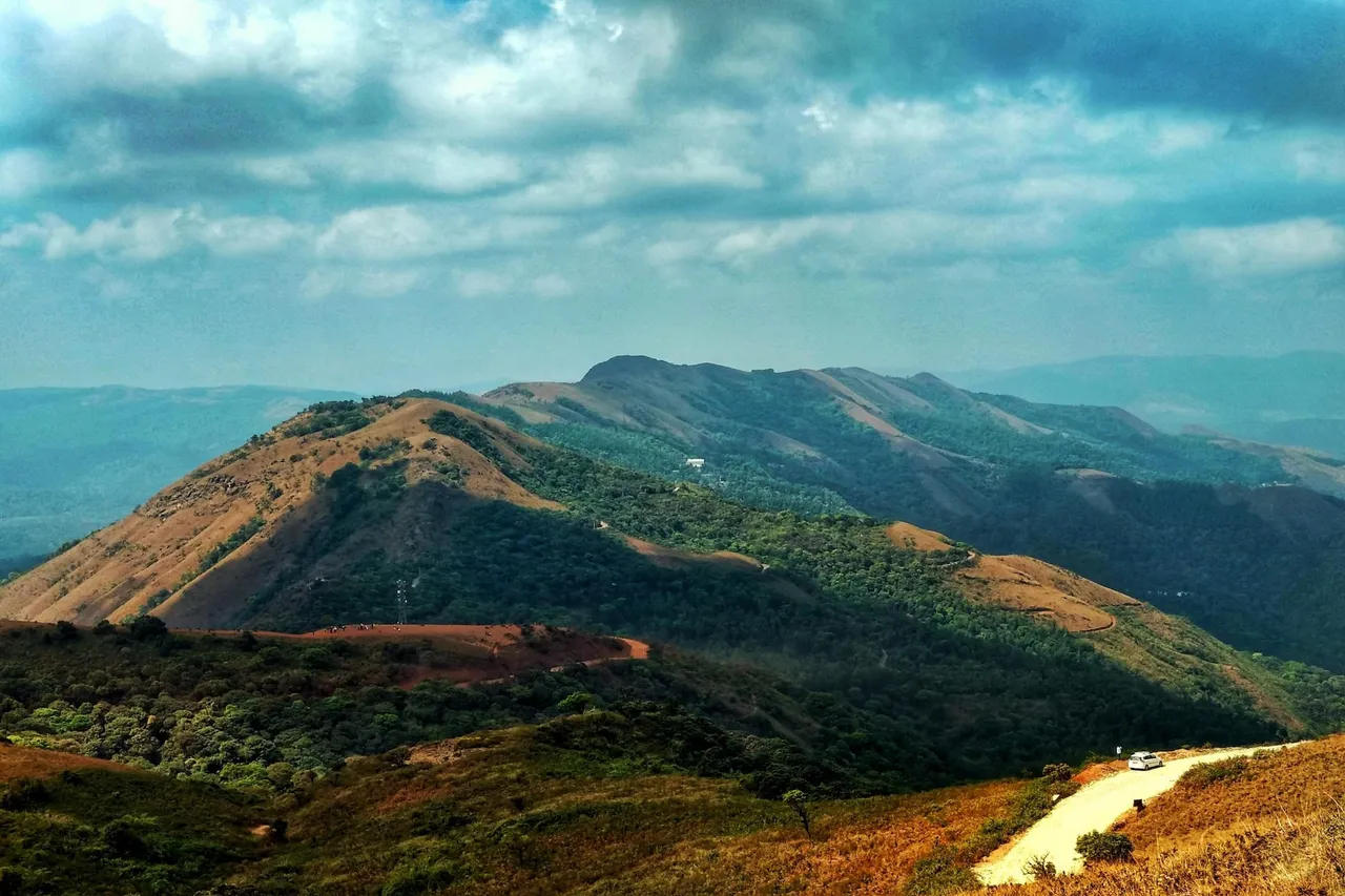 Hill-Stations-in-Karnataka-that-You-Must-Visit-scaled