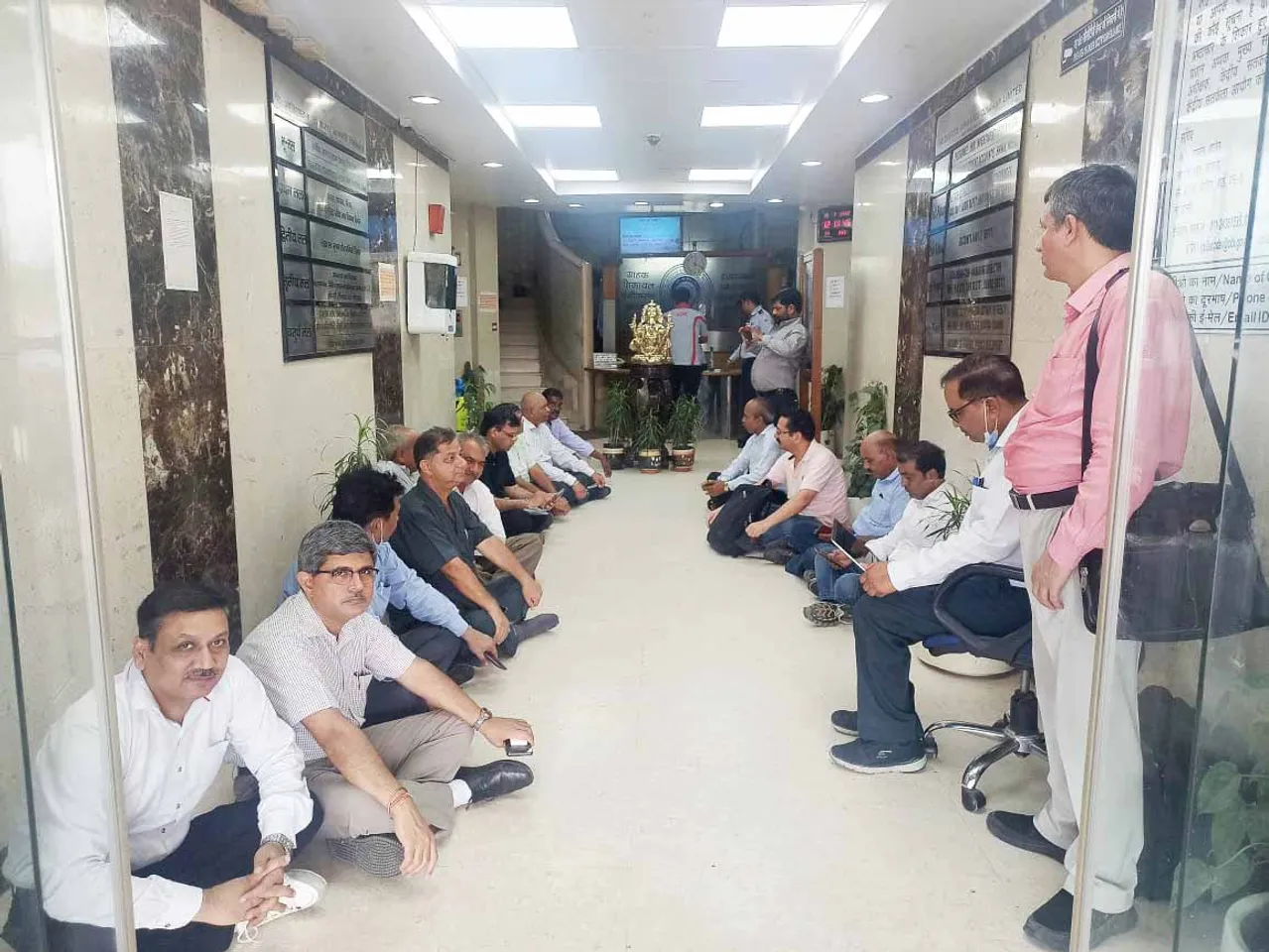 Why India's public sector general insurance companies are losing out to private players