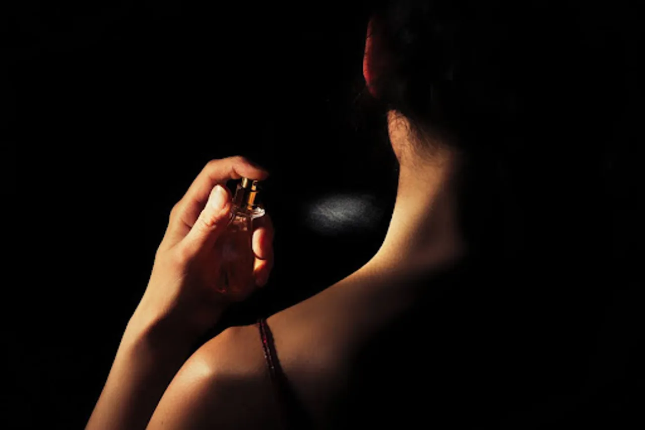 Obsidian Bloom: A Musk Perfume Born of Moonlight and Fire
