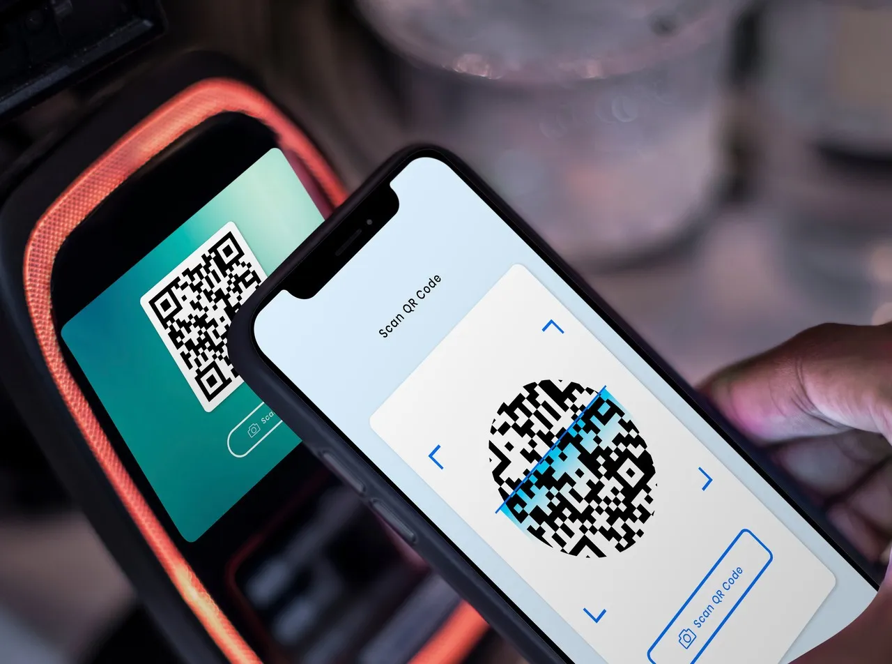 contactless-cashless-payment-through-qr-code-mobile-banking (2)