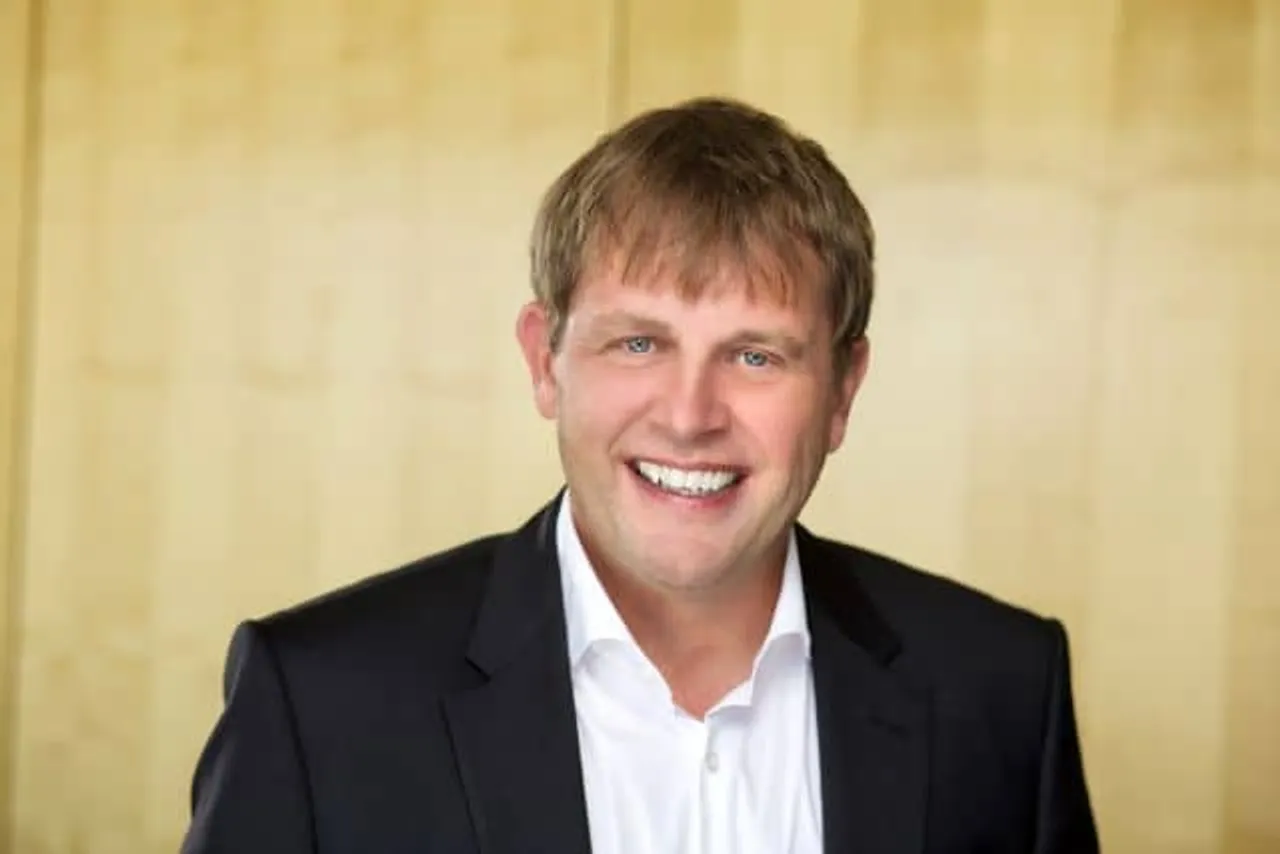 Mr. Kevin Simzer