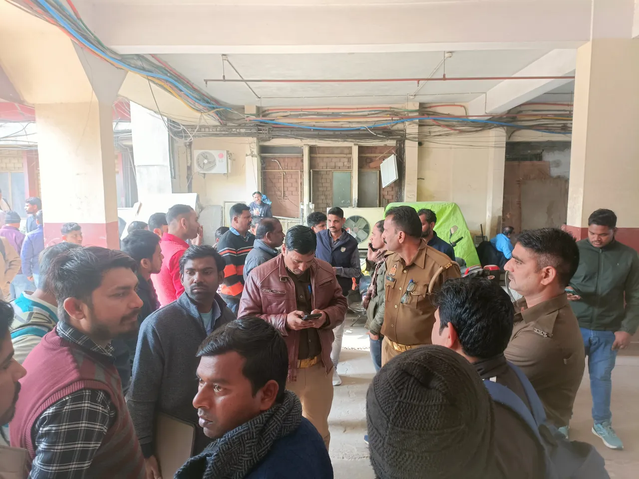 समस्याओं को लेकर आयुष्मान ऑफिस पहुंचे आयुष्मान मित्र 
