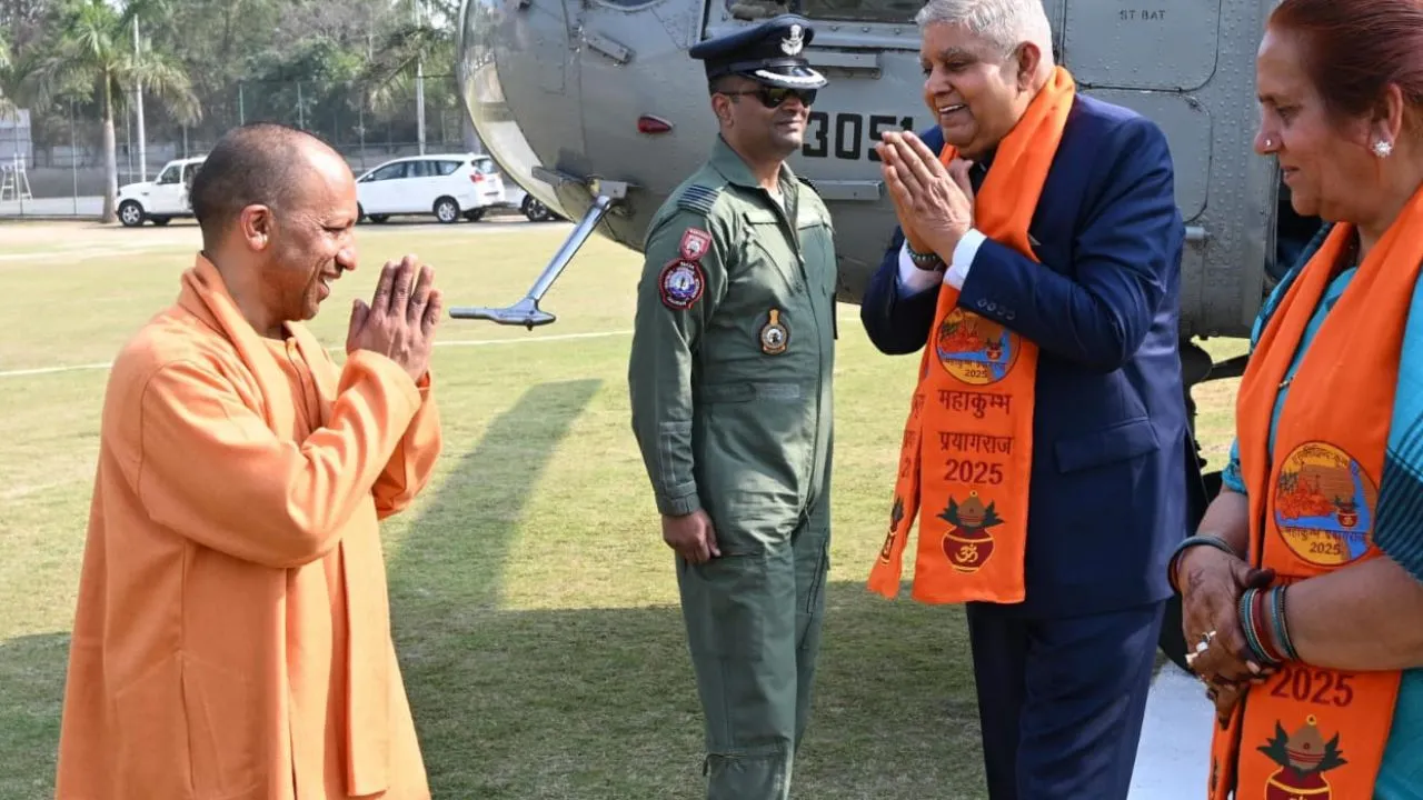 वाइस प्रेसीडेंट जगदीप धनकड़ का स्‍वागत करते सीएम योगी