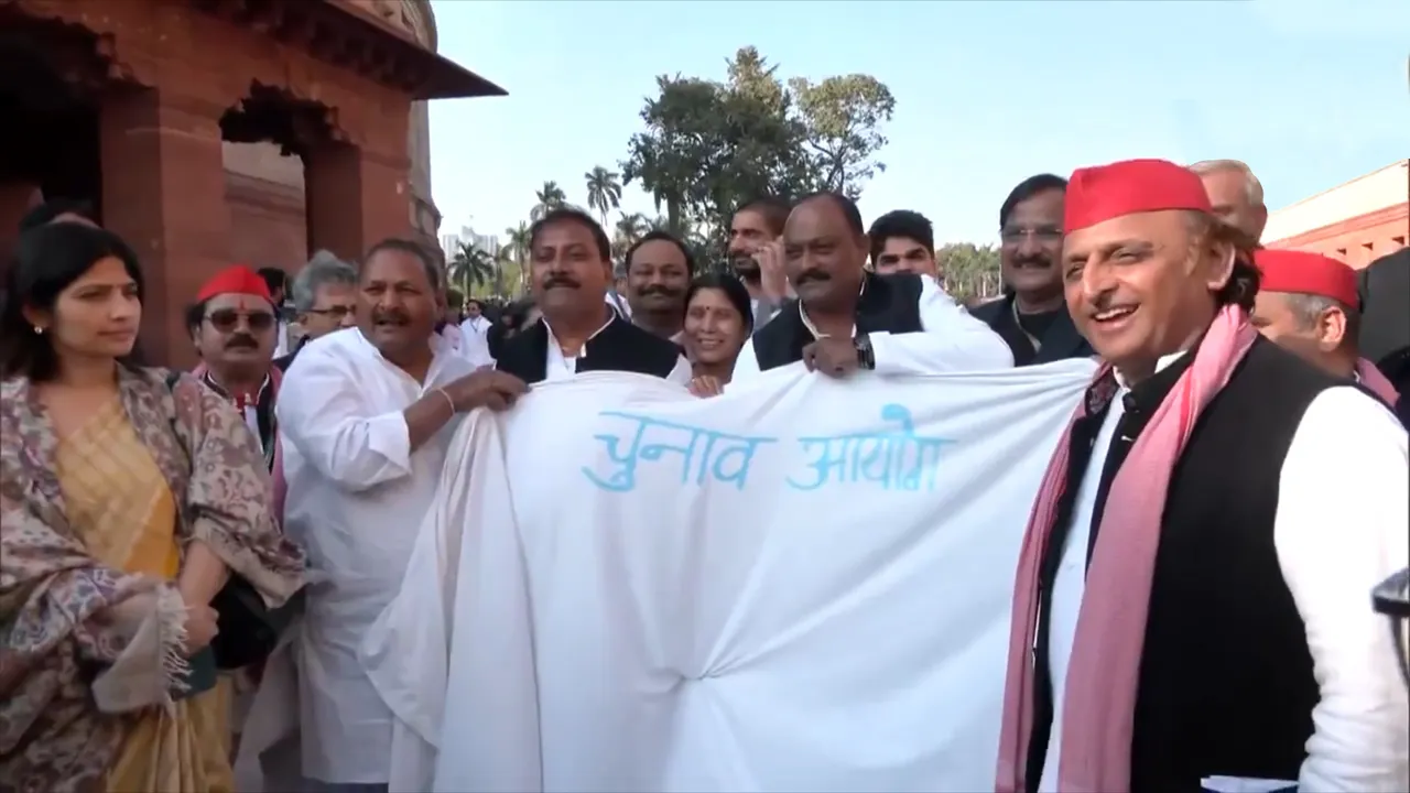 AKHILESH YADAV CHUNAV AAYOG 02