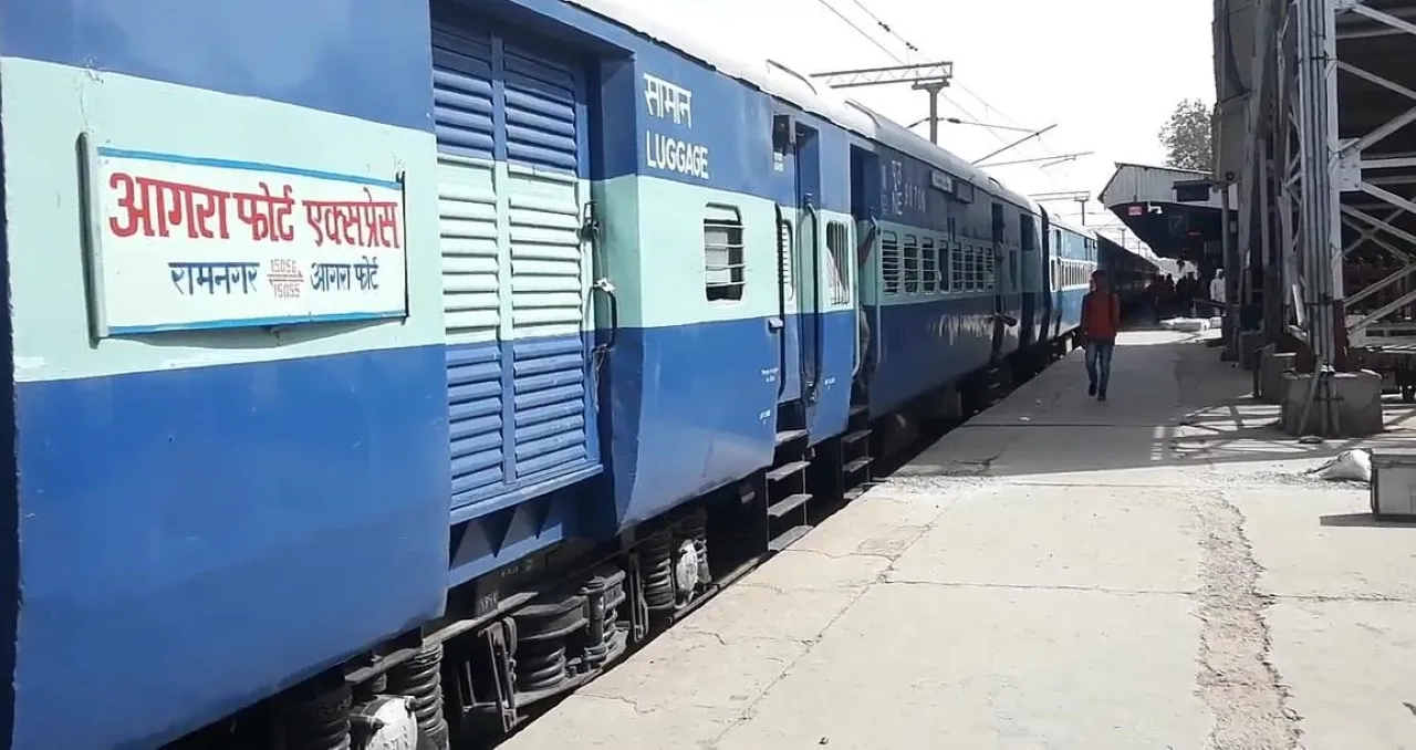  Ramnagar-Agra Fort Exp