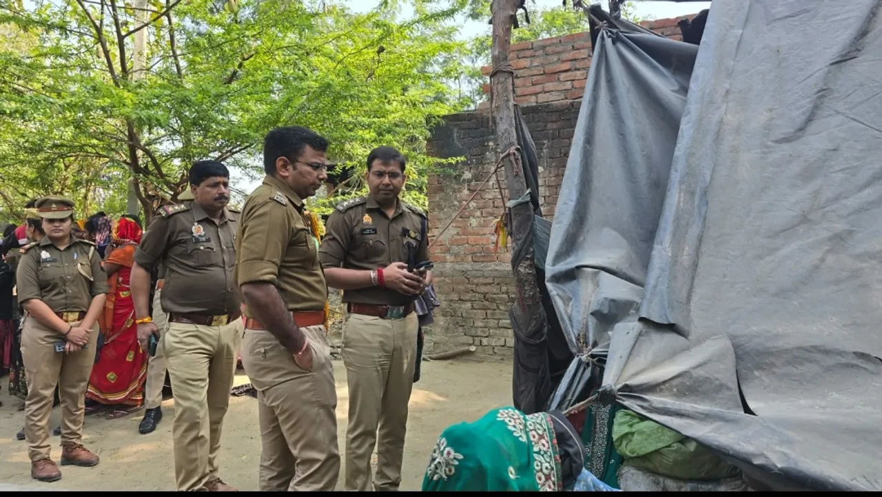मौके पर पड़ताल करती polisr