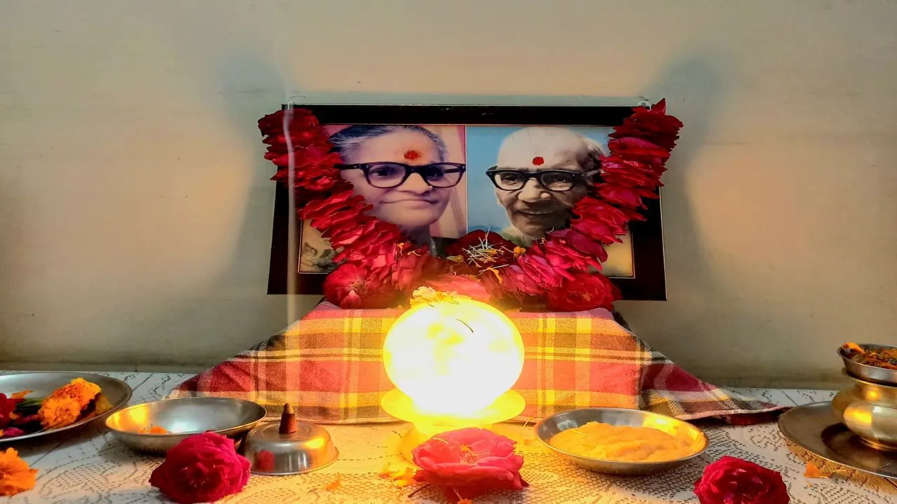 स्वतंत्रता सेनानी दरबारी लाल अस्थाना को पुण्यतिथि पर अर्पित की गई पुष्पांजलि