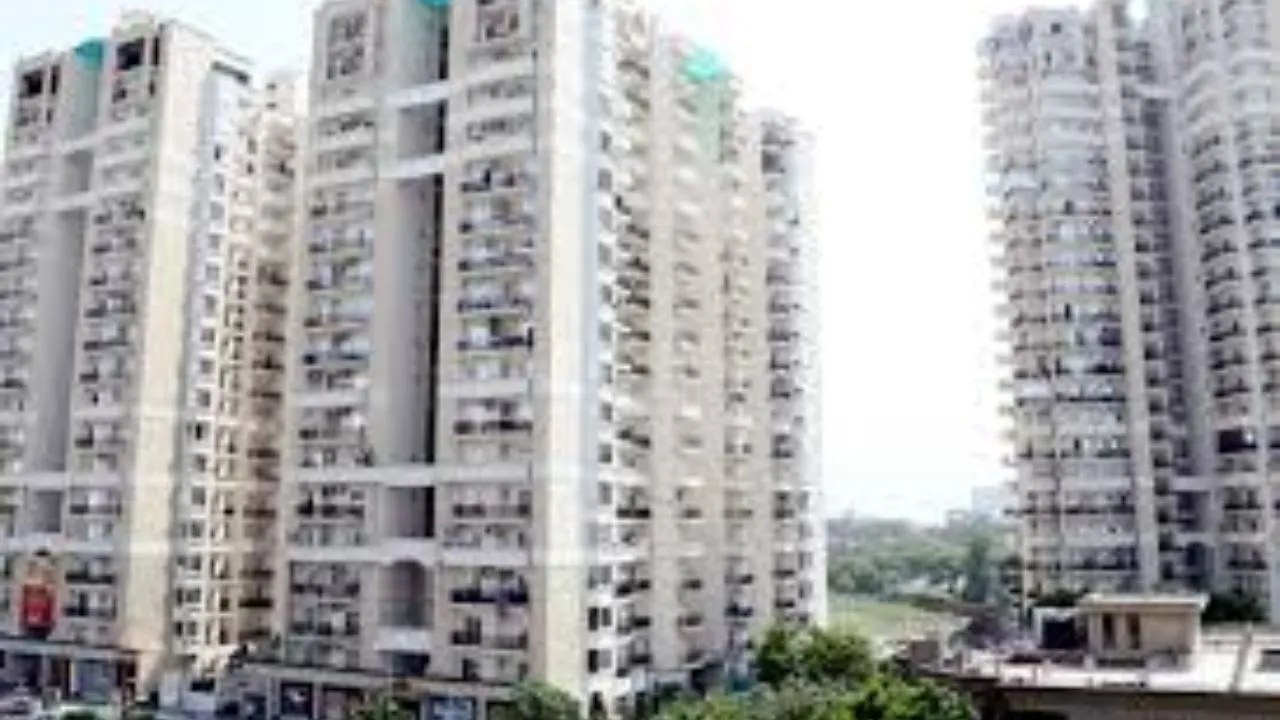 A case of fraud of more than two crores has been registered against five people including the director of the famous construction company Saya Greens Pvt. Ltd. in the name of giving flats. In the case registered on the orders of the court, a woman resident of Delhi has accused them of fraud.
