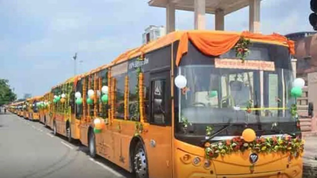 Holi special bus