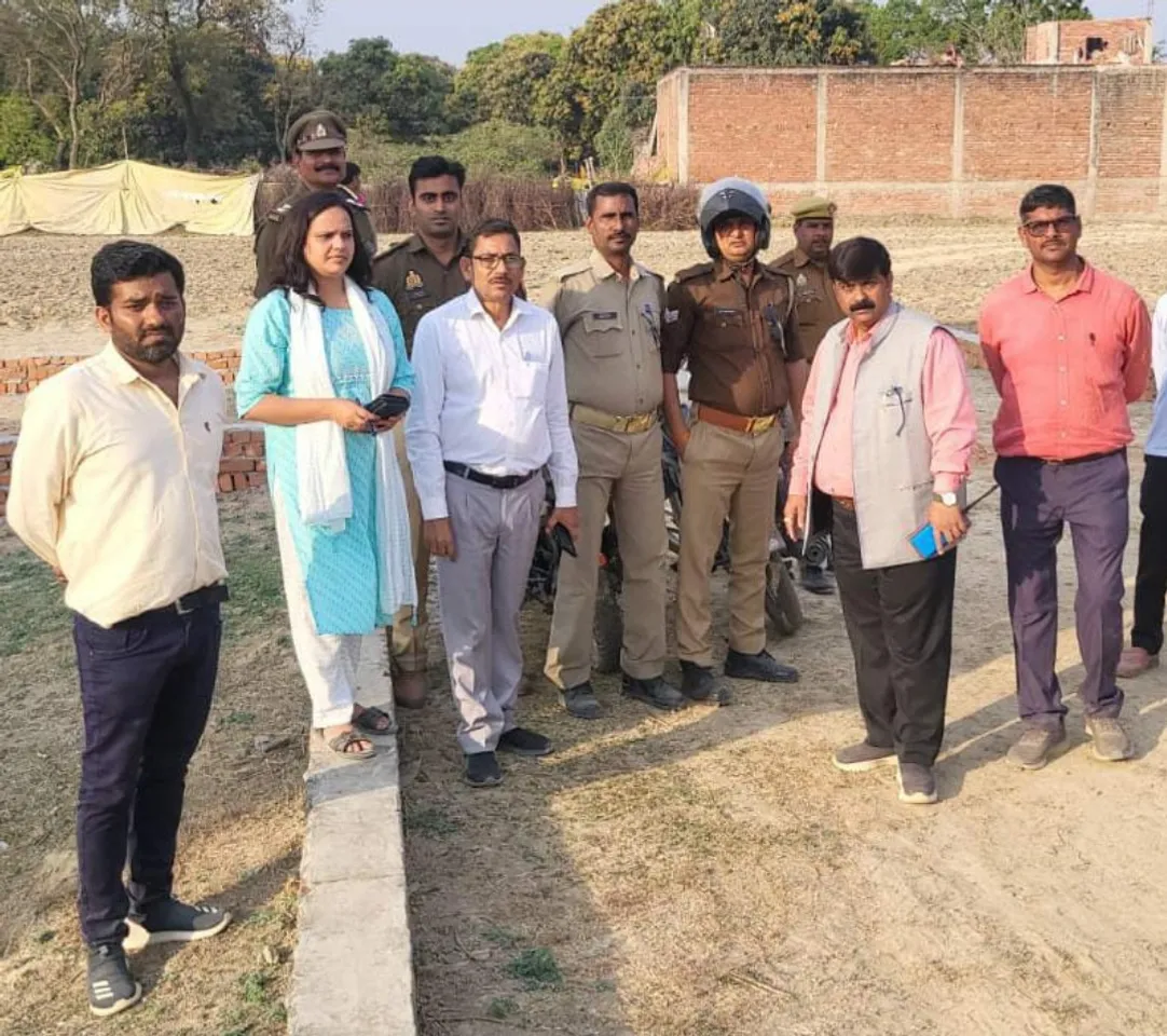 कार्रवाई में लगी टीम 