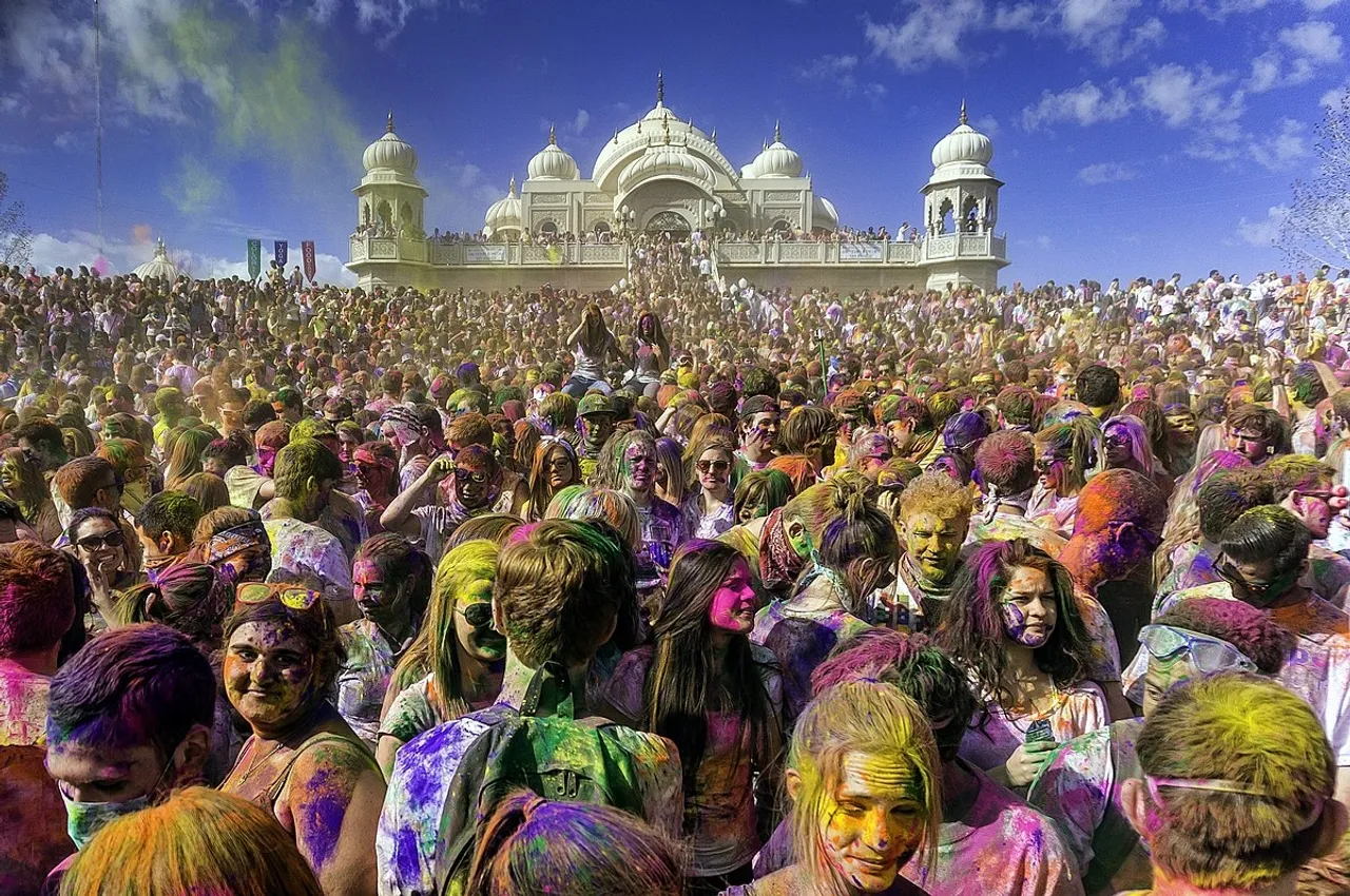 HOLI 