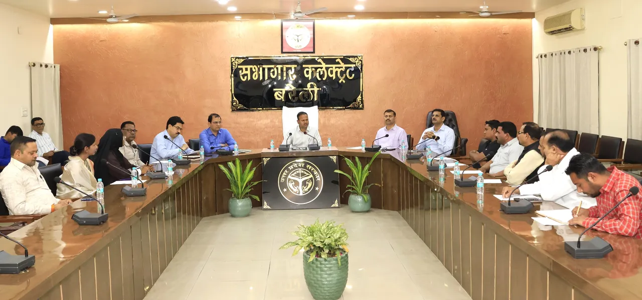 डीएम बैठक राजनितिक दल