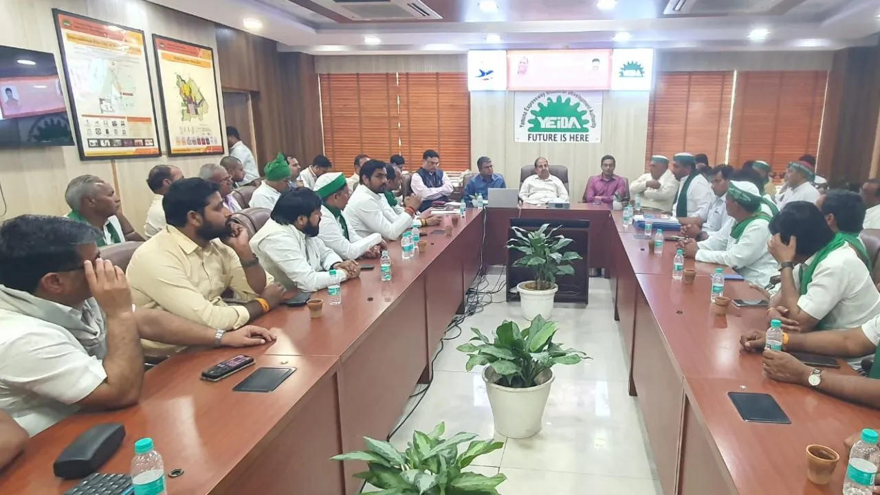 किसानों और अधिकारियों के बीच सफल वार्ता