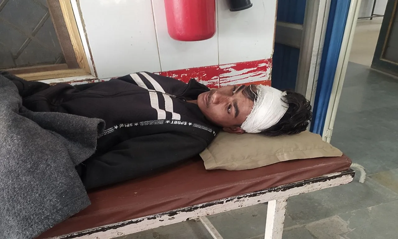 घर में घुसकर युवक पर हमला, 