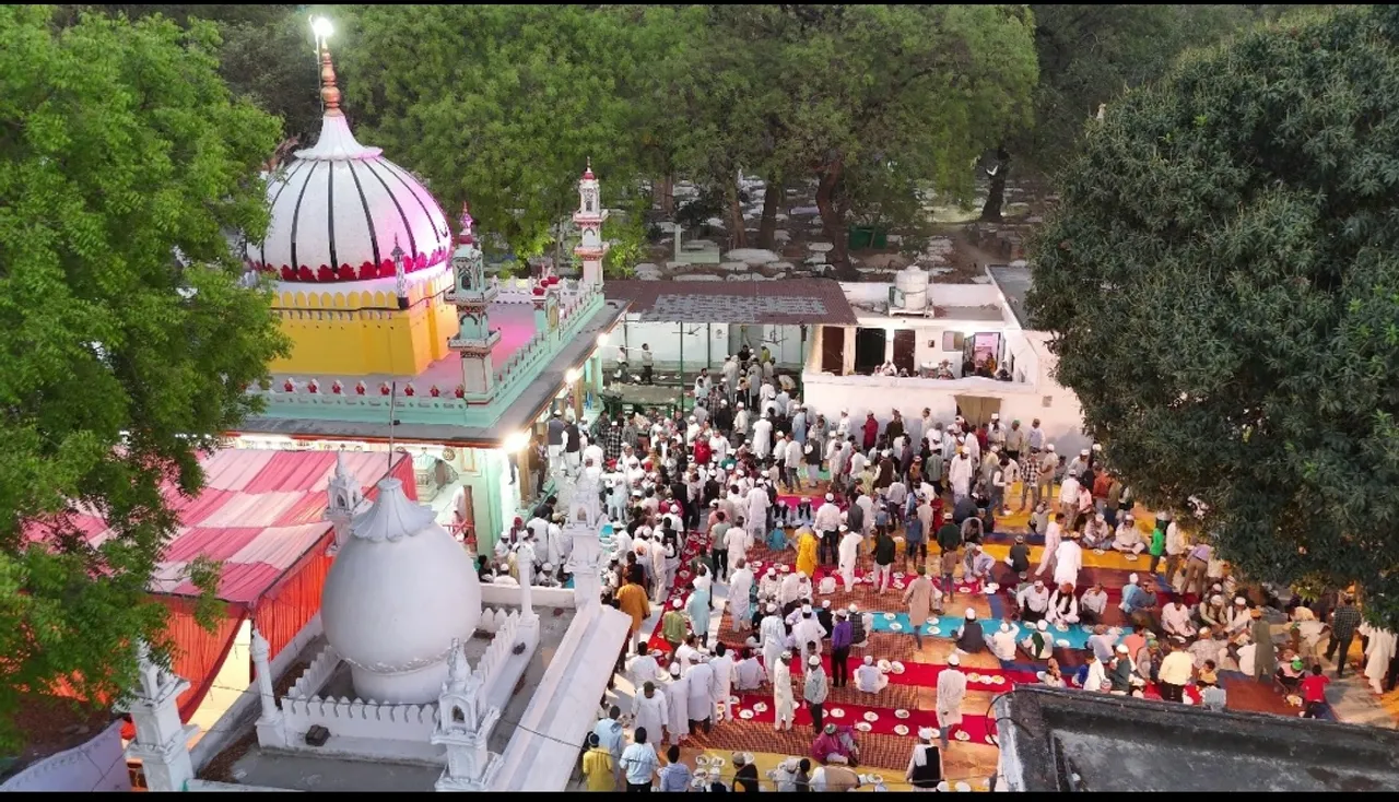 दरगाह दादा मियां पर इफ्तार पार्टी 