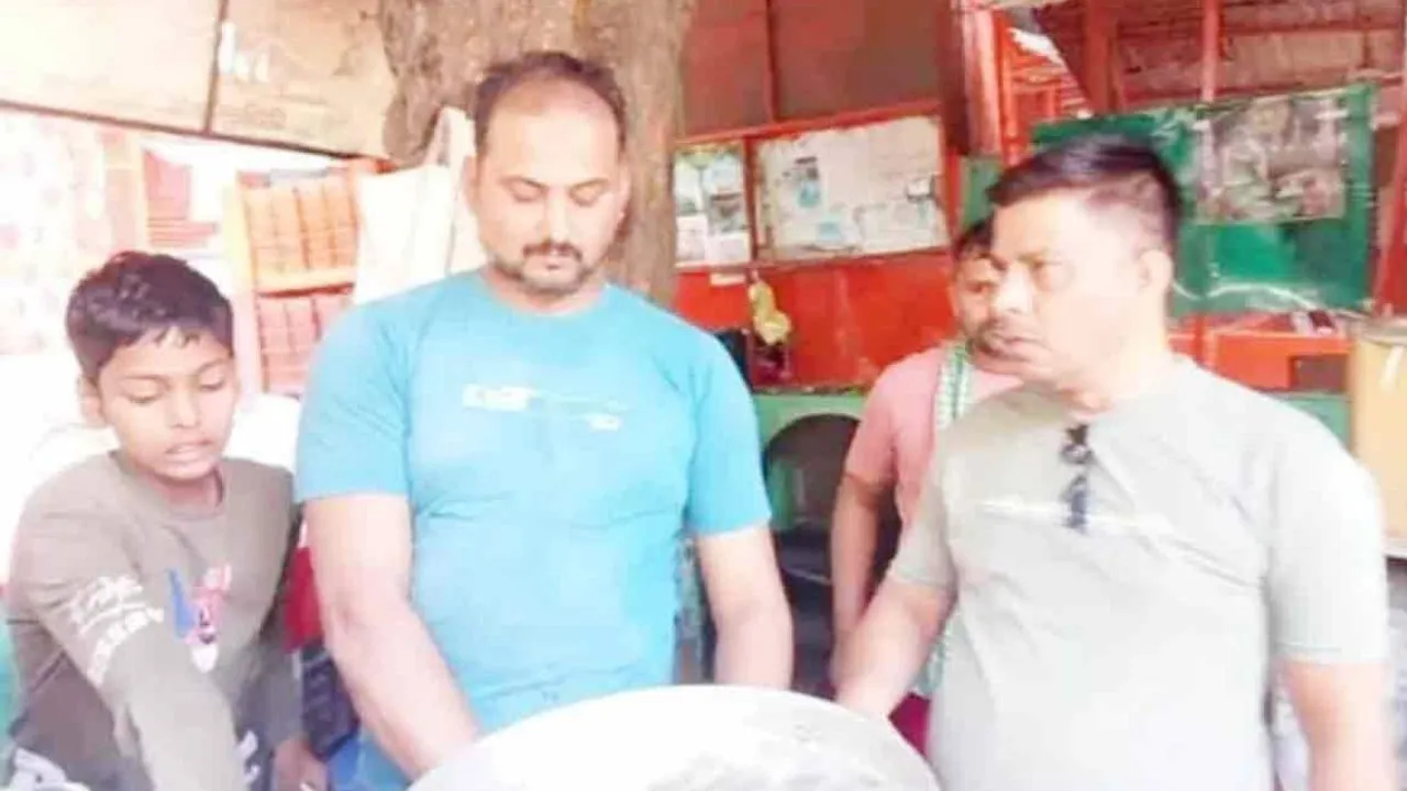 मोहम्मद रईस, अलीगढ़, जूस, आयकर, नोटिस