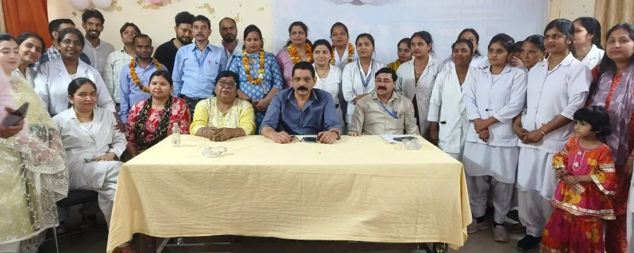 जिला चिकित्सालय के समस्त संविदा एवं आउटसोर्सिंग कर्मचारी सहित विभिन्न संगठनों के पदाधिकारियों ने भागीदारी की। बैठक में संविदा आउटसोर्सिंग कर्मचारियों की विभिन्न समस्याओं पर चर्चा की गई एवं उनके निराकरण के लिए व्यापक रणनीति तय की गई।