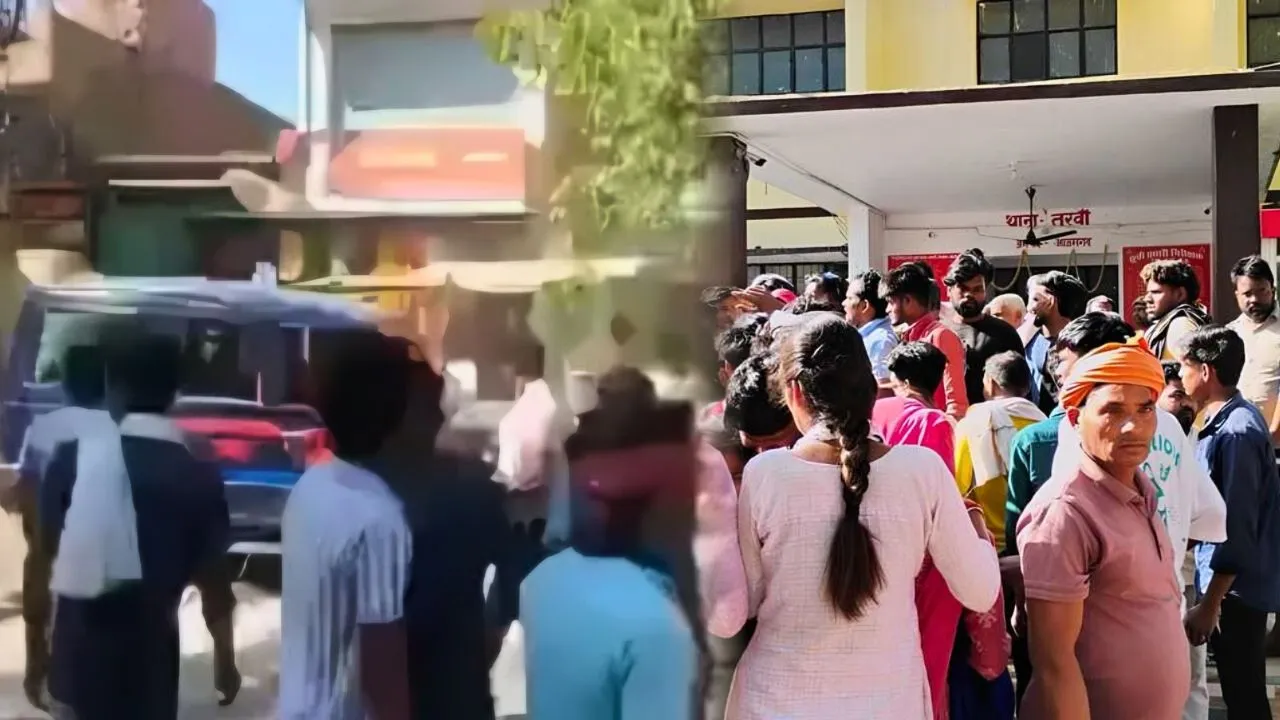 Azamgarh में छेड़खानी के आरोपित की लॉकअप में मौत पर बवाल