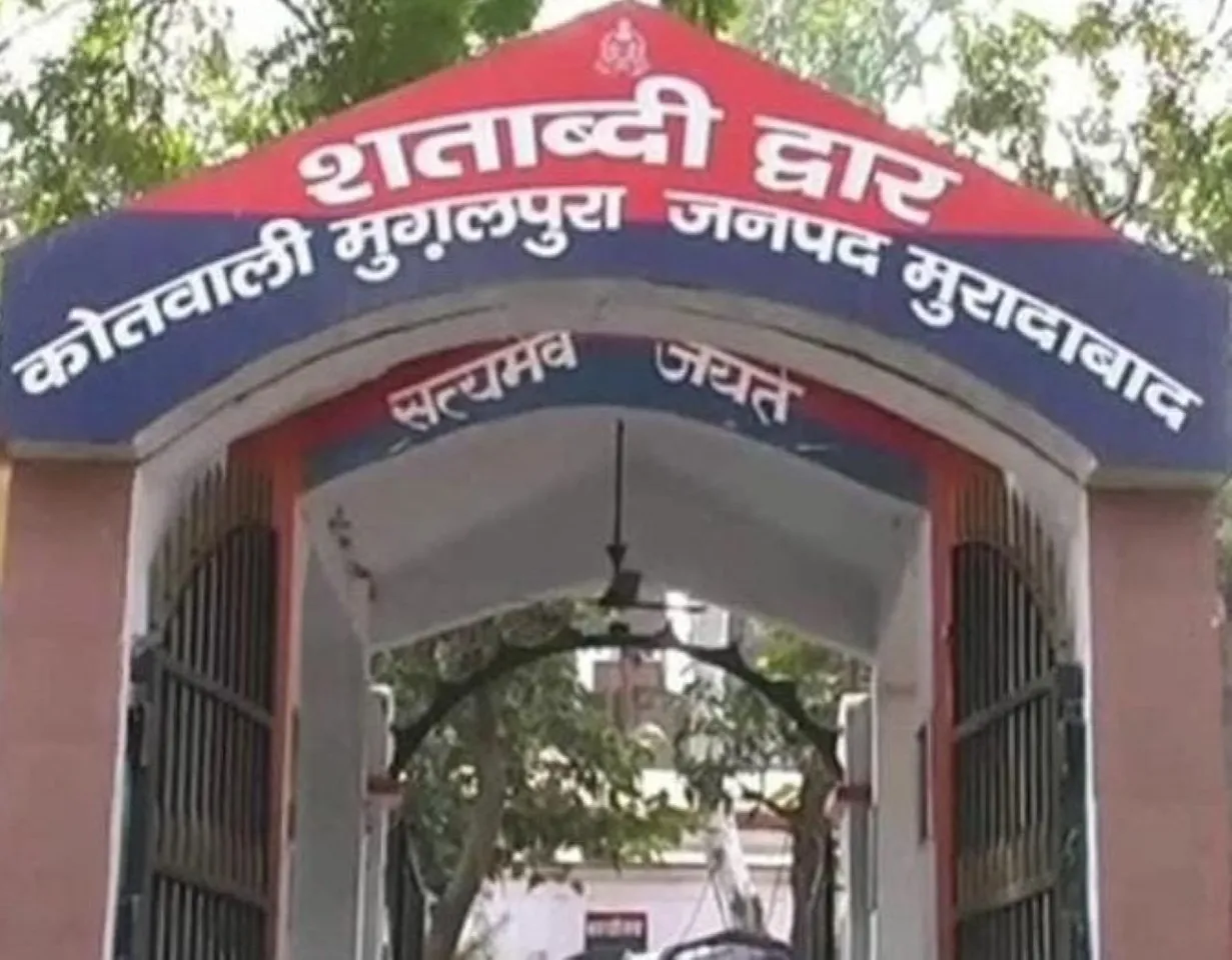 मुगलपुरा थाना क्षेत्र के कानूनगोयान में मंदिर जा रहे व्यक्ति को गोली मार दी गई। मिली जानकारी के मुताबिक मोहल्ले में दो पक्षों में पैसों के लेनदेन को लेकर विवाद हो रहा था।