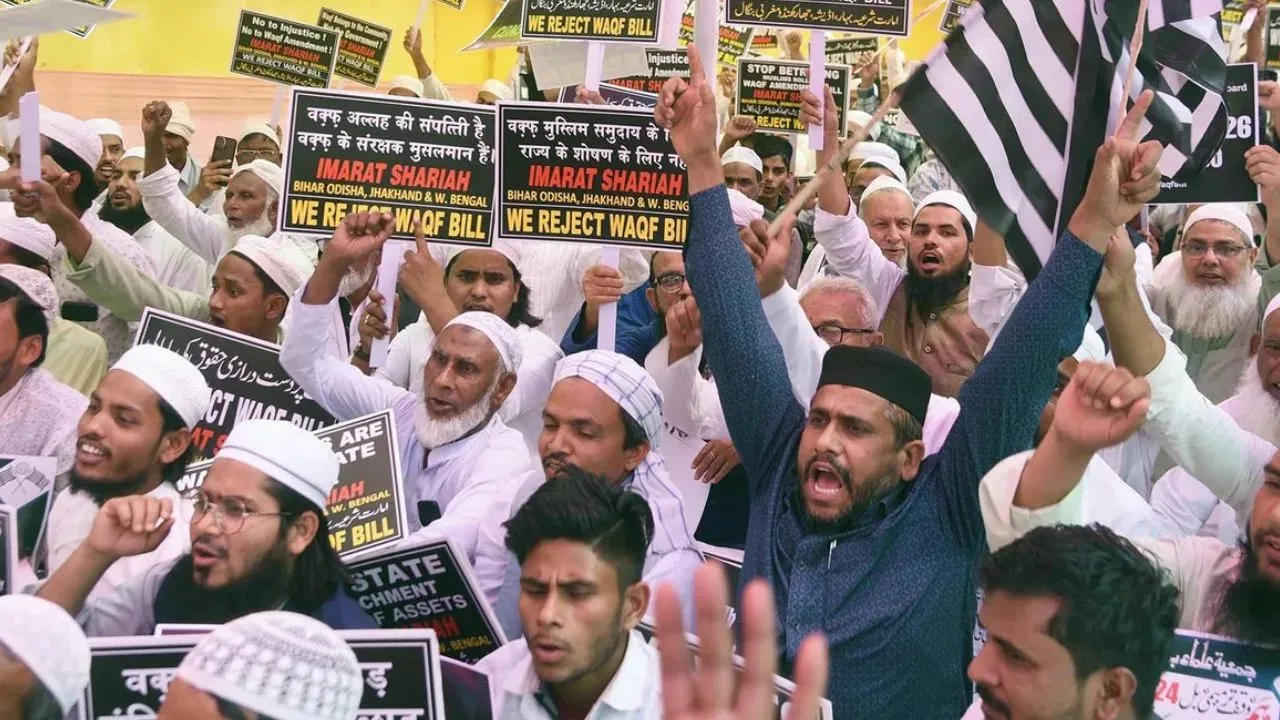 वक्फ विधेयक के खिलाफ विरोध प्रदर्शन