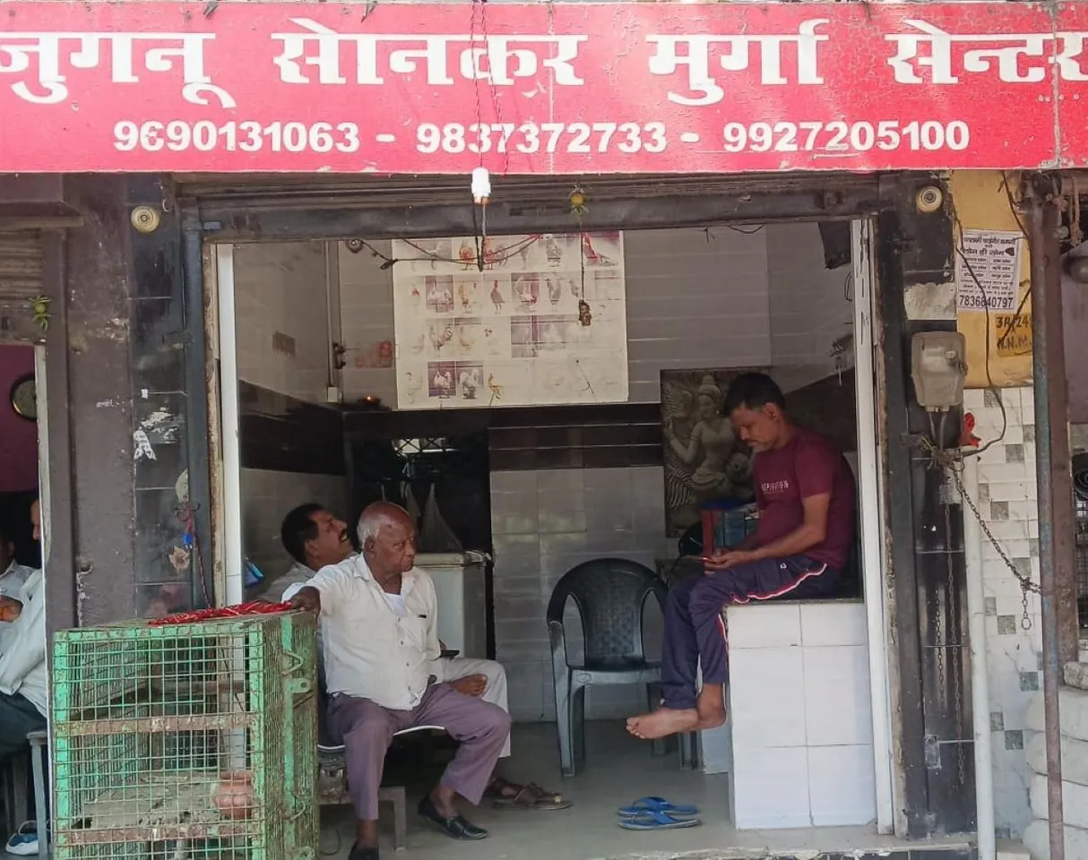 नवरात्रि का शुभारंभ बीते 30 मार्च रविवार के दिन से हो चुका है,भगवान और माता के प्रति अपनी धार्मिक आस्था और व्रत के कारण मुरादाबाद के शहरवासीयों ने मांसाहार से दूरी बना ली है।