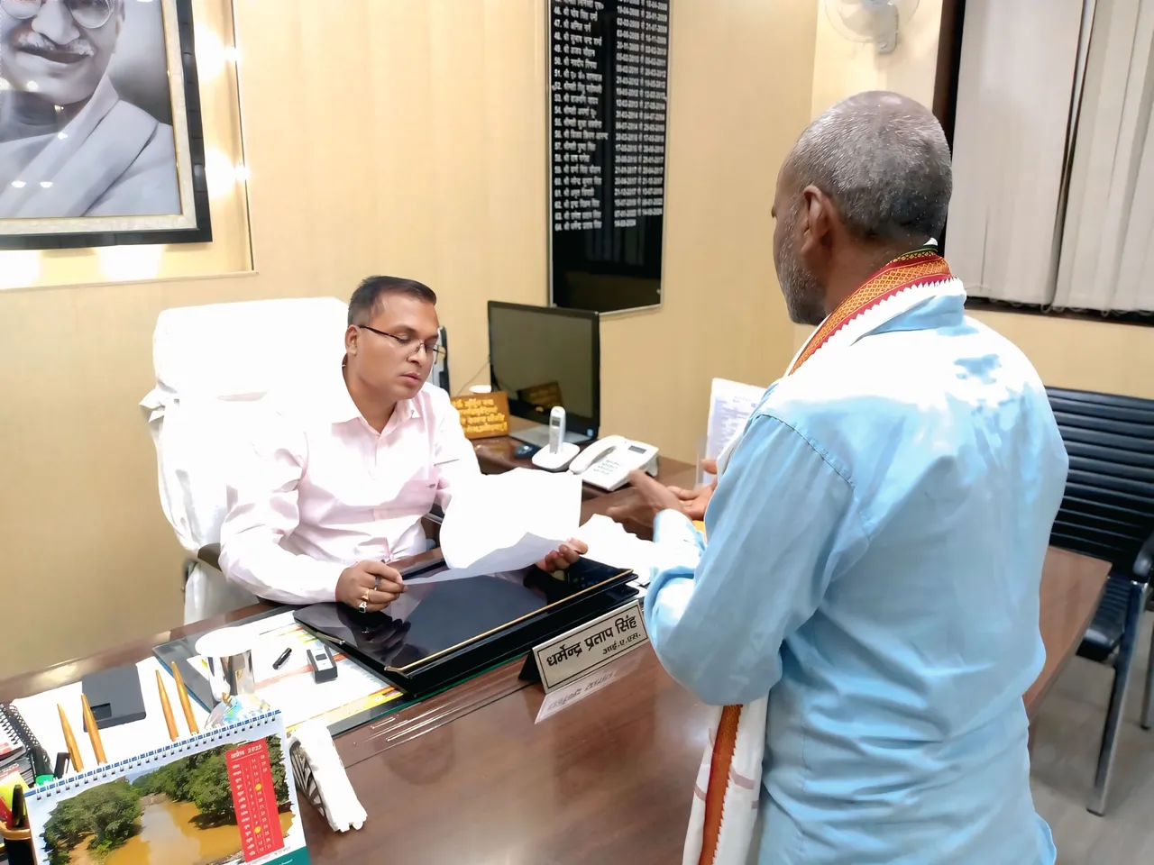 किताब विक्रेताओं की मनमानी पर रोक