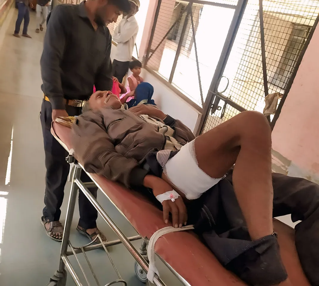 सड़क से खेत तक खतरा