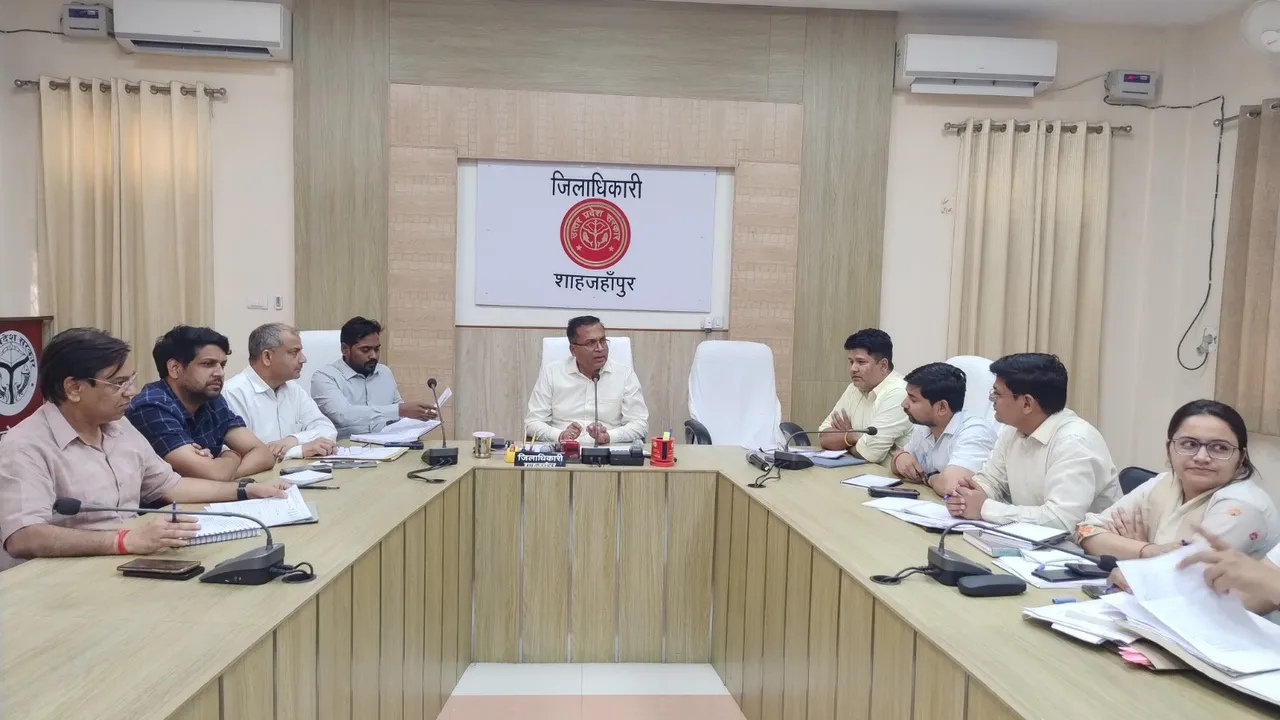 लंबित राजस्व वादों पर डीएम का शिकंजा