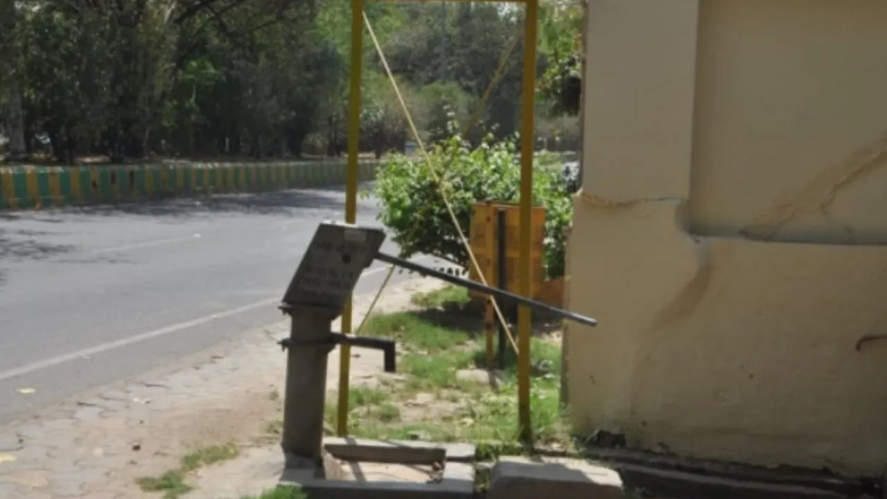 खराब पड़े नलकूप 