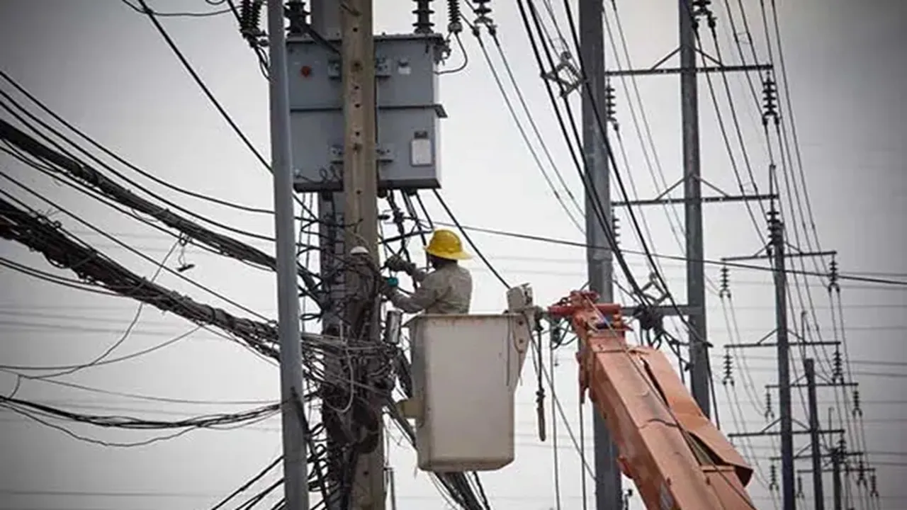 Power cut many areas Lucknow 