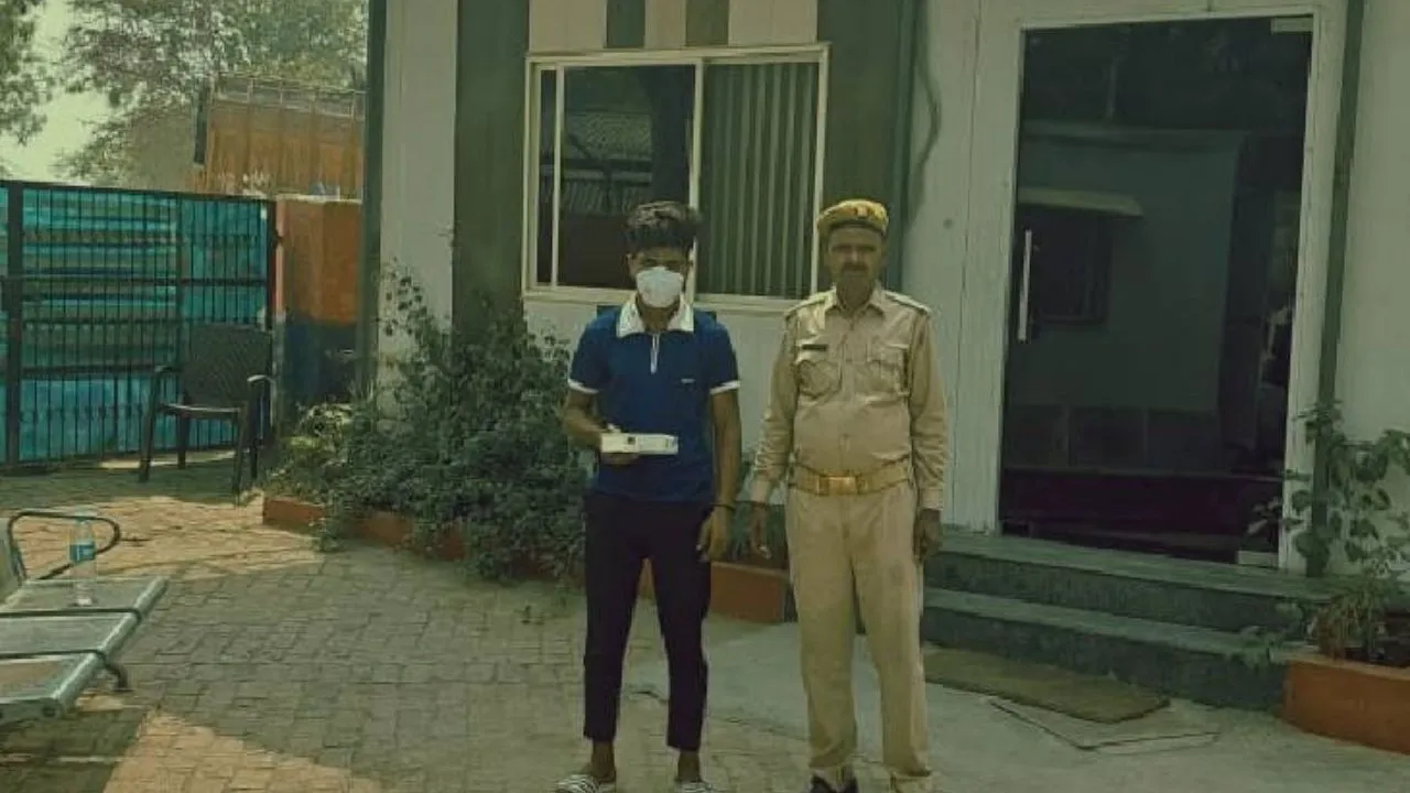 नोएडा पुलिस हिरासत में साइबर ठगी का खाता प्रोवाइडर मिंकू