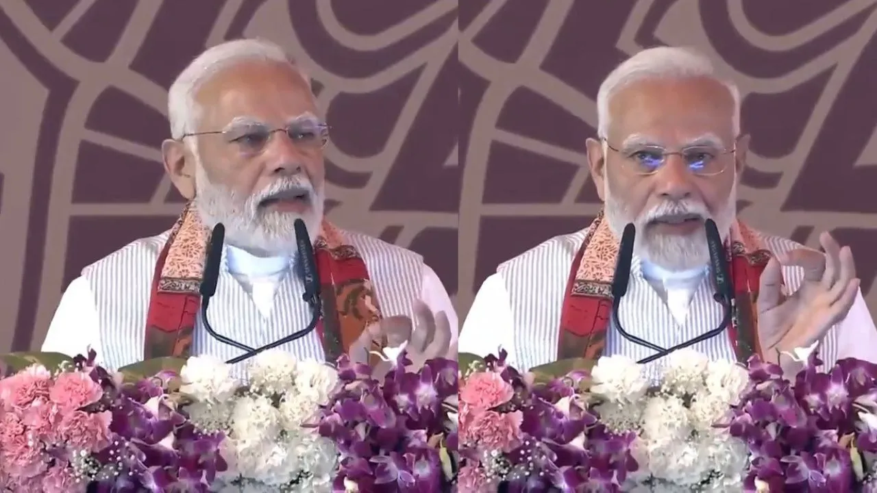 PM Modi addressing a rally in Varanasi