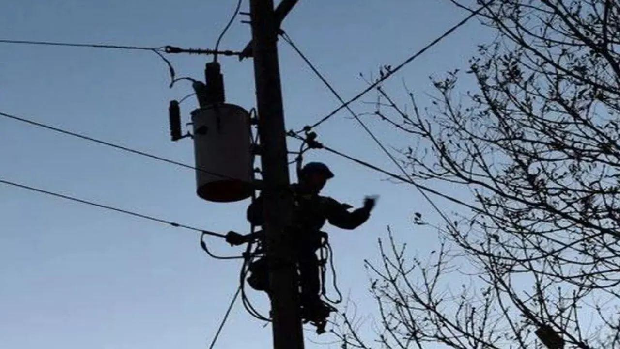 Power cuts throughout day many areas Lucknow 