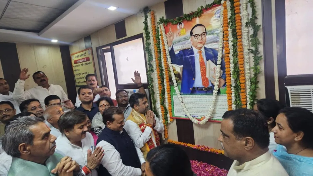 भाजपा नेताओं ने जयंती पर बाबा साहब को याद किया। 