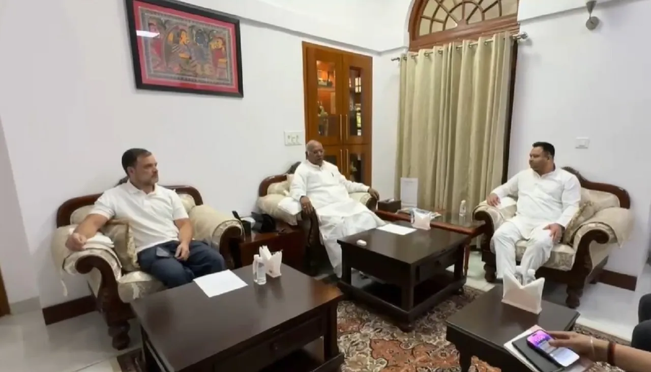 Tejswai meet Rahul Kharge