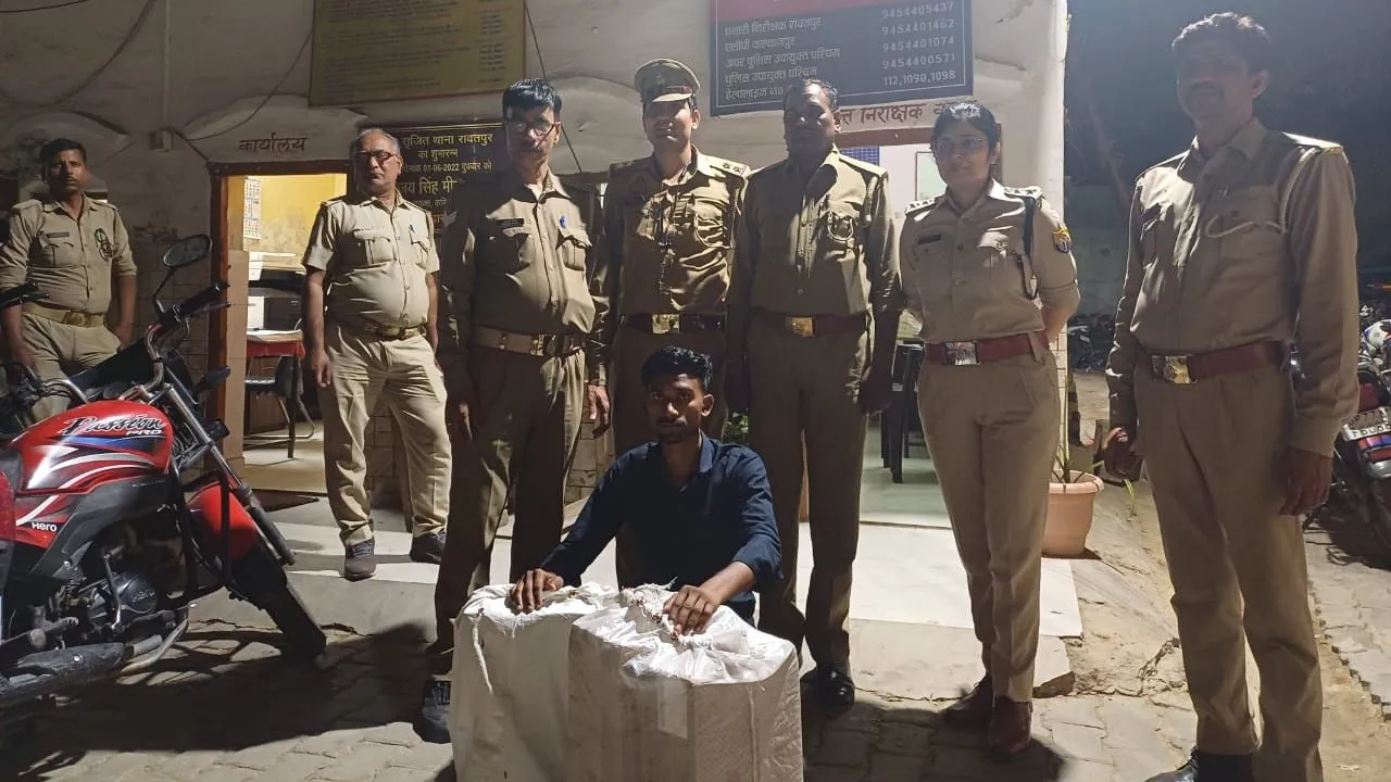 अवैध शराब बिक्री की सूचना पर छापा मारा।