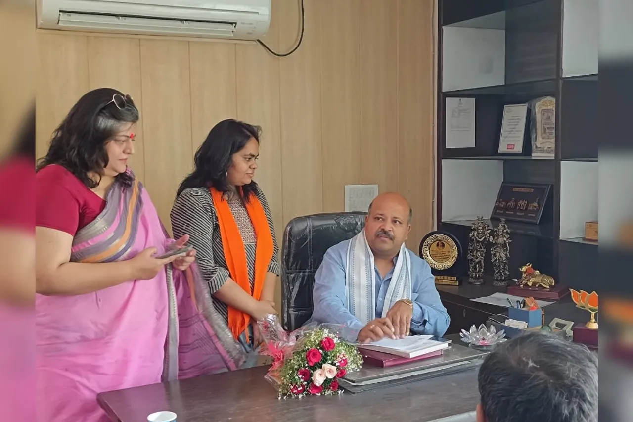 Ghaziabad: 'वन नेशन, वन इलेक्शन' के समर्थन में स्माइलोफाय इंडिया फाउंडेशन का जन-जागरूकता अभियान