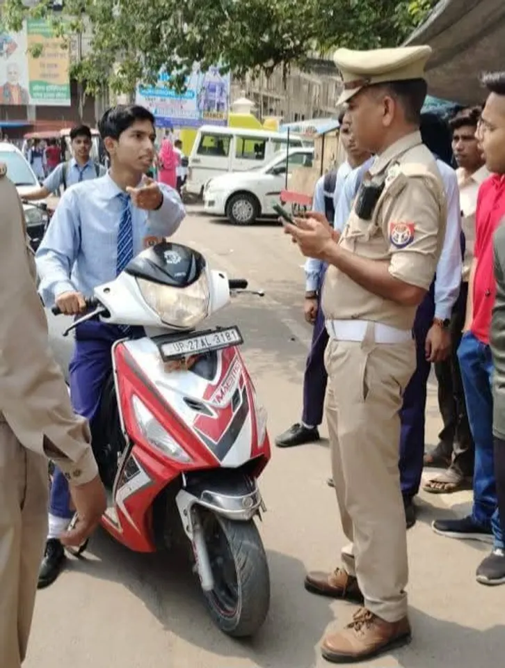 पुलिस ने काटे चालान 