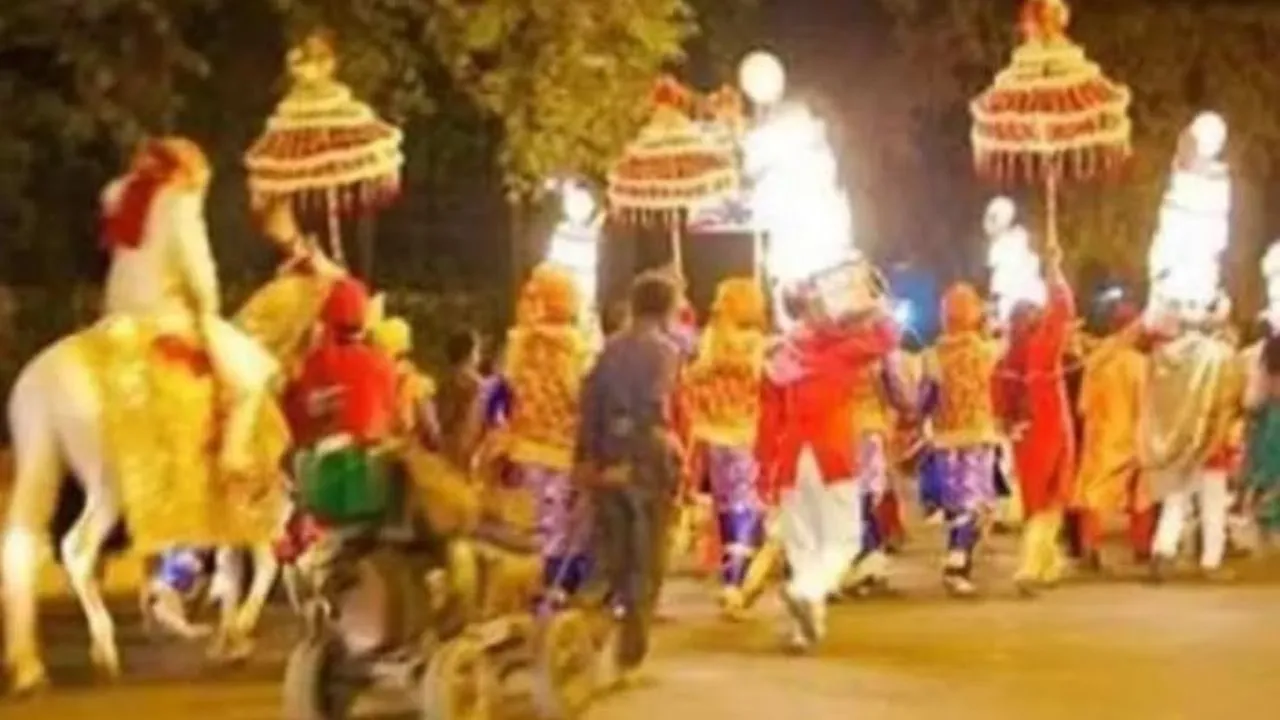 कानपुर में शाम होते ही जाम में सड़कें जकड़ जाती हैं। 