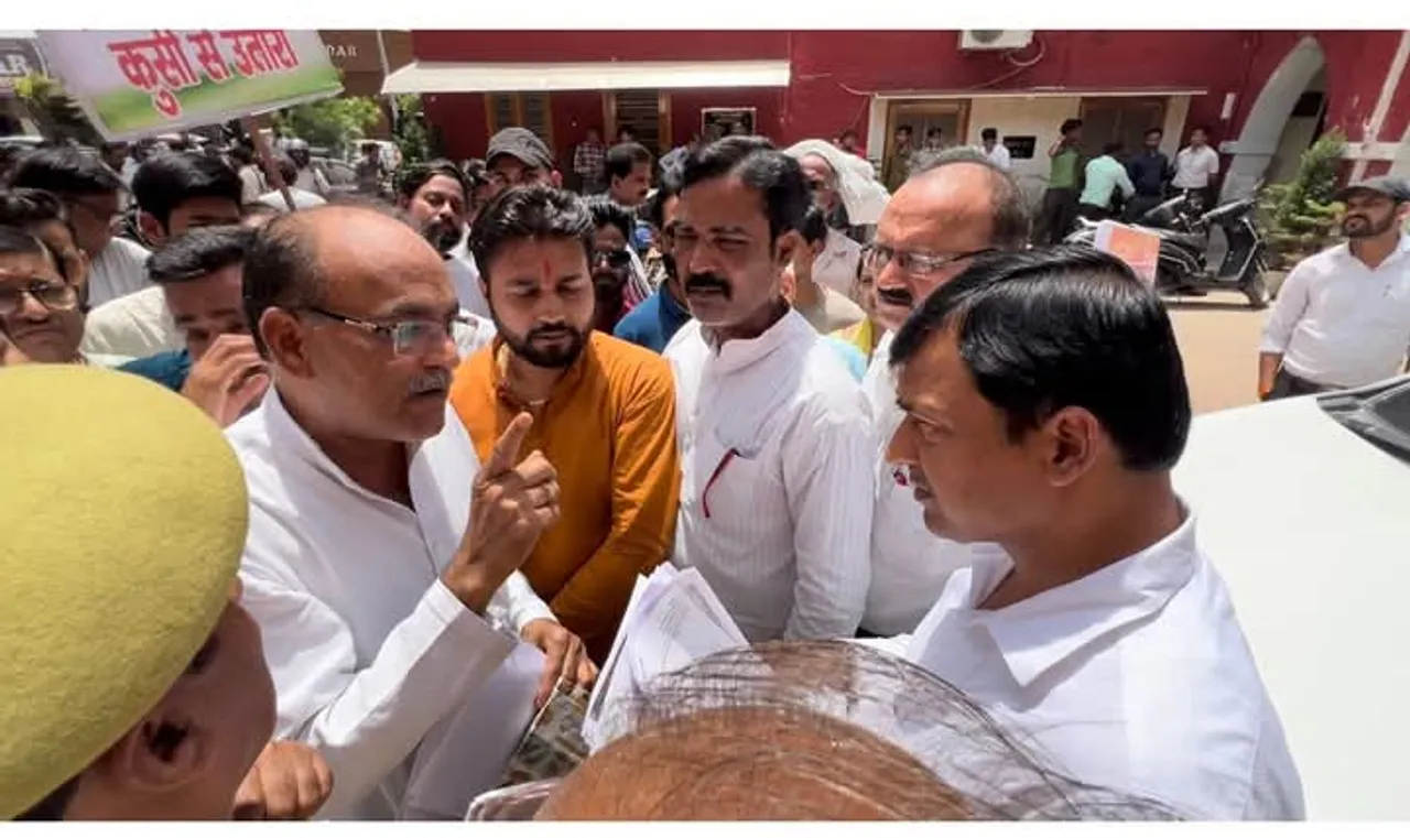 कांग्रेस का प्रदर्शन 