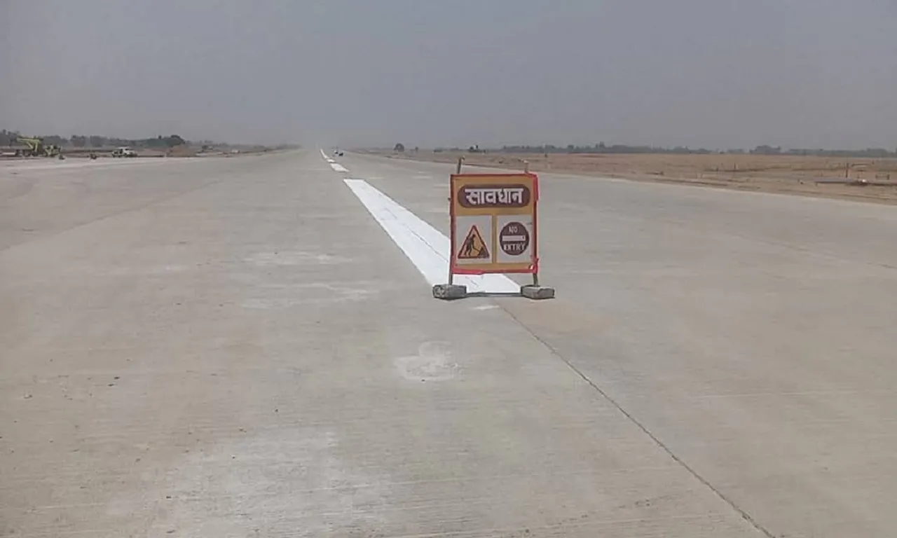 गंगा एक्सप्रेस-वे पर बनी हवाई पट्टी 