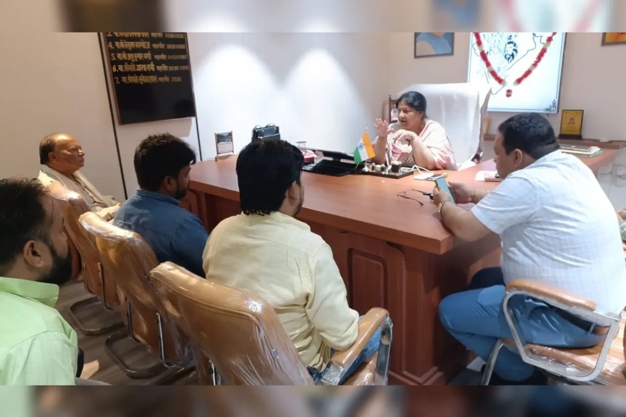 महापौर सुनीता दयाल ने की विजय नगर सुपरवाइज़रों के साथ अहम बैठक, शहर में रेहड़ी-पटरी और ठेलों को व्यवस्थित करने के दिए निर्देश