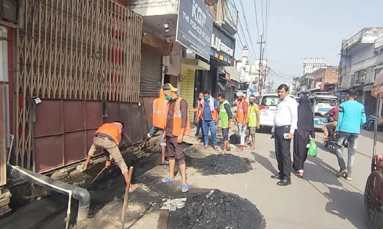 नगर आयुक्त  ने किया  निरीक्षण
