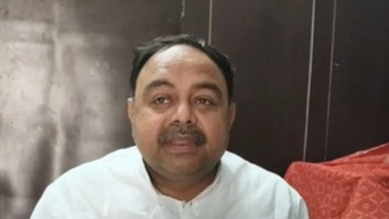  बिहार सरकार के श्रम संसाधन मंत्री संतोष सिंह 