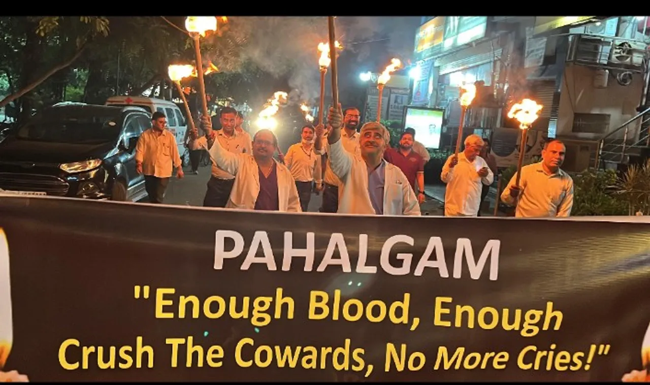 हर्ष हॉस्पिटल ने निकाला मशाल मार्च 