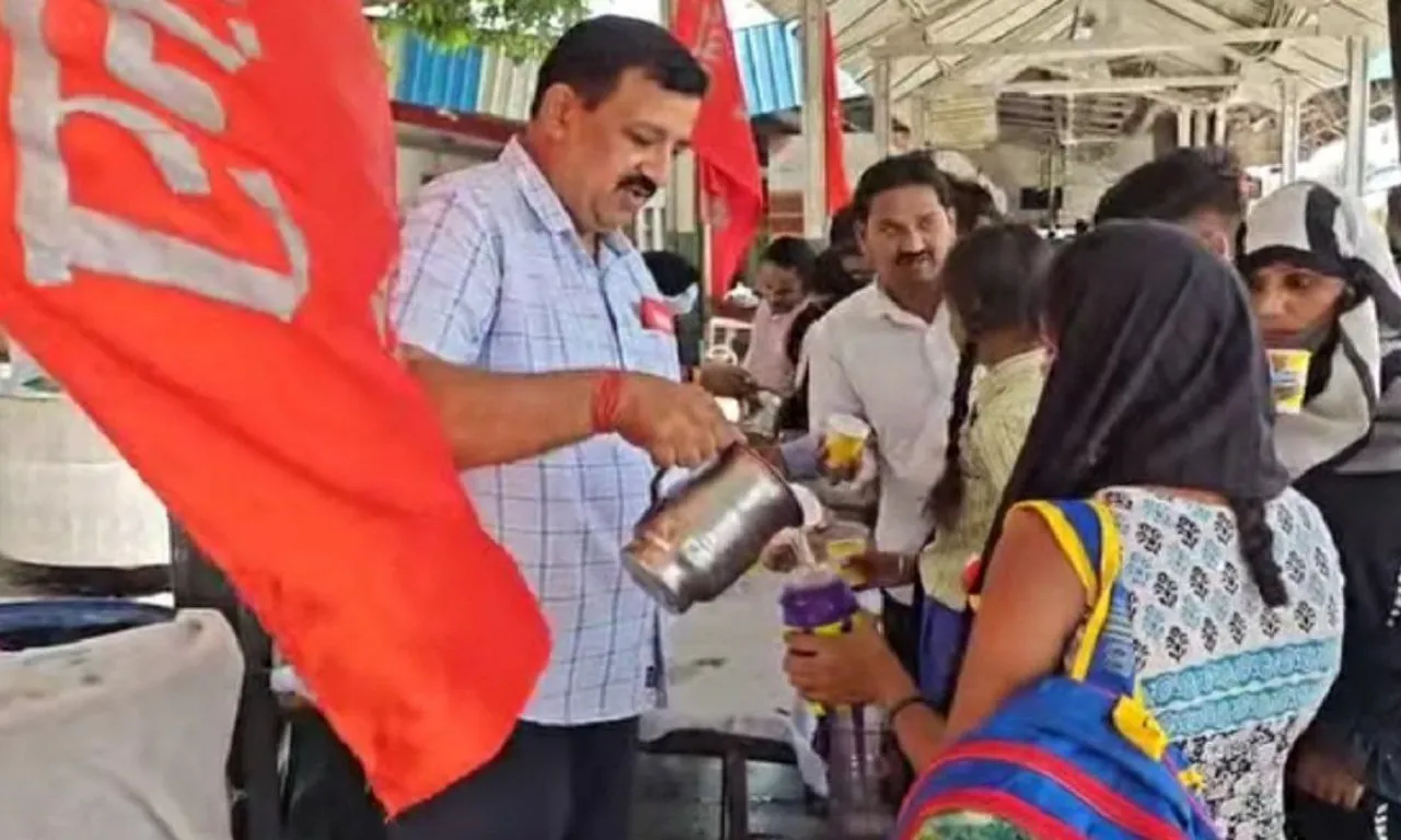 शरबत वितरण कार्यक्रम आयोजित