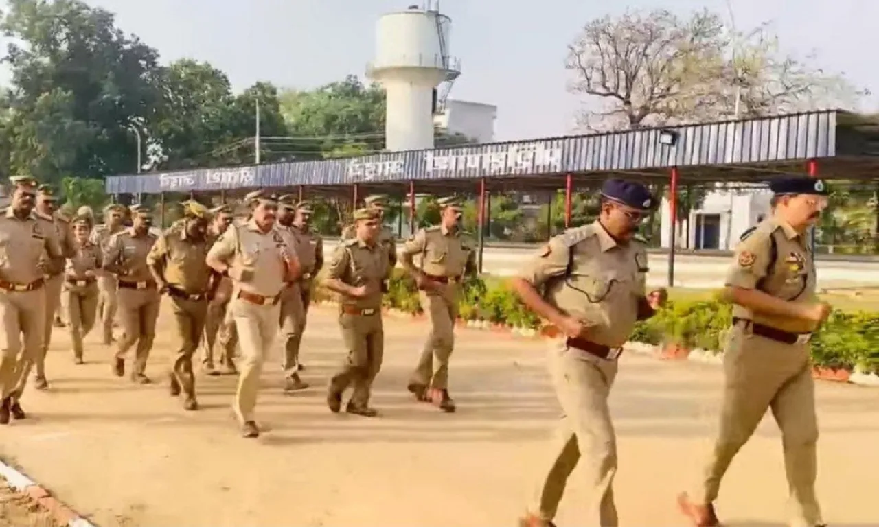 पुलिस अधीक्षक ने  परेड की ली सलामी, 